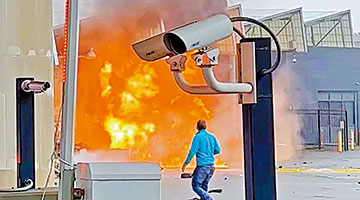 美加边境汽车爆炸 引两国高度戒备