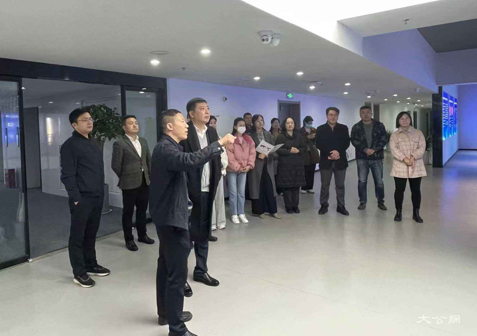 開封市委第二期「六個重大」實踐鍛煉第一臨時黨支部開展「強化科技引領  賦能企業發展」主題黨日活動