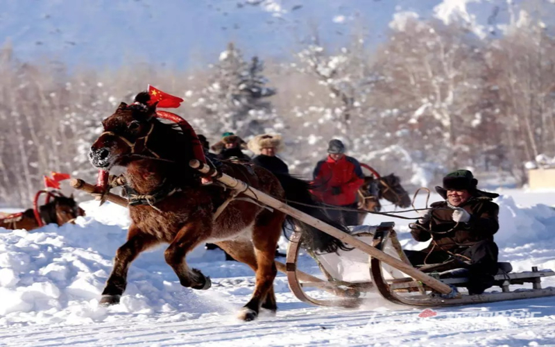 冬季来新疆玩儿只能滑雪？你out了
