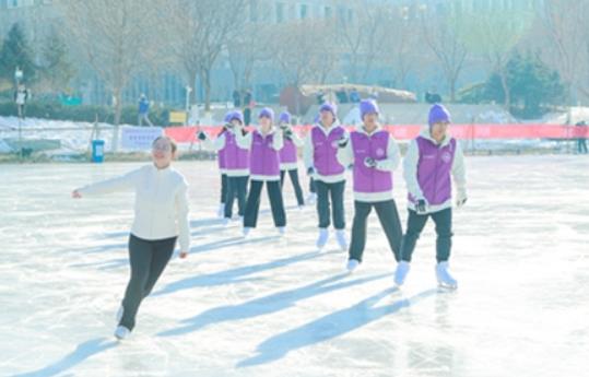 北京建筑大学冰上嘉年华开幕 明湖冰场正式启用