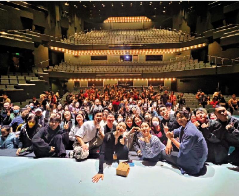 「貼」着觀眾打功夫