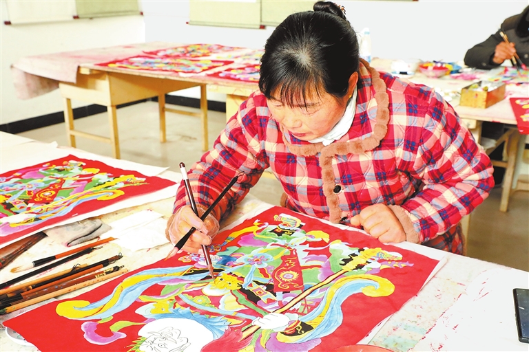 画笔绘出土楼“致富景”