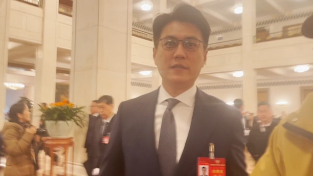 演员靳东：香港的粉丝特别想你们 期待去香港多拍摄