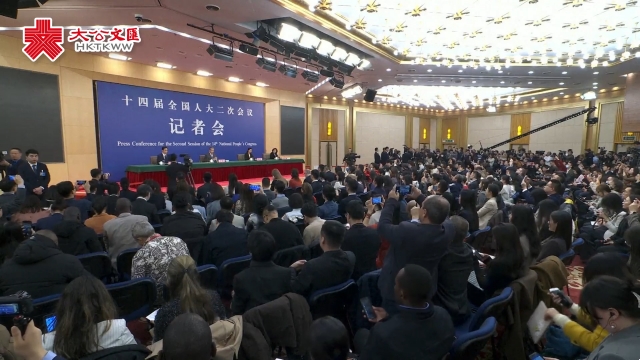 两会｜王毅：中国坚定做和平力量、稳定力量、进步力量