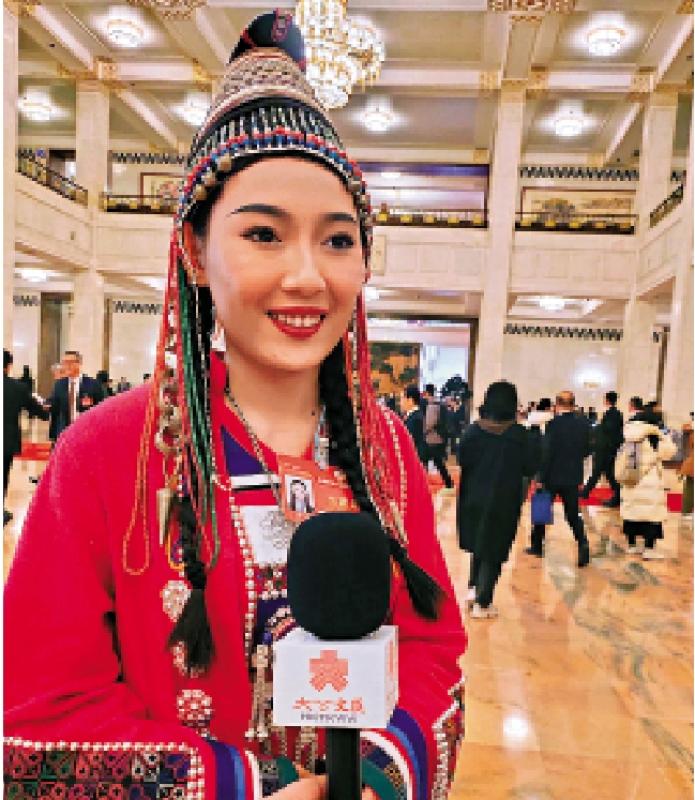 “Z世代”哈尼族政协委员返乡办学 传民族非遗薪火