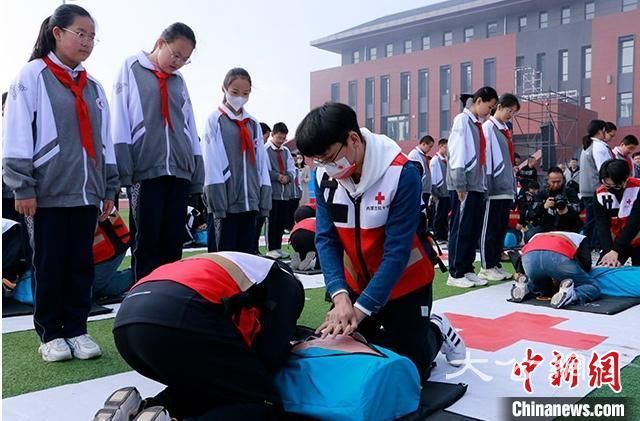 内蒙古6700多所中小学幼儿园开展消防和应急救护大演练