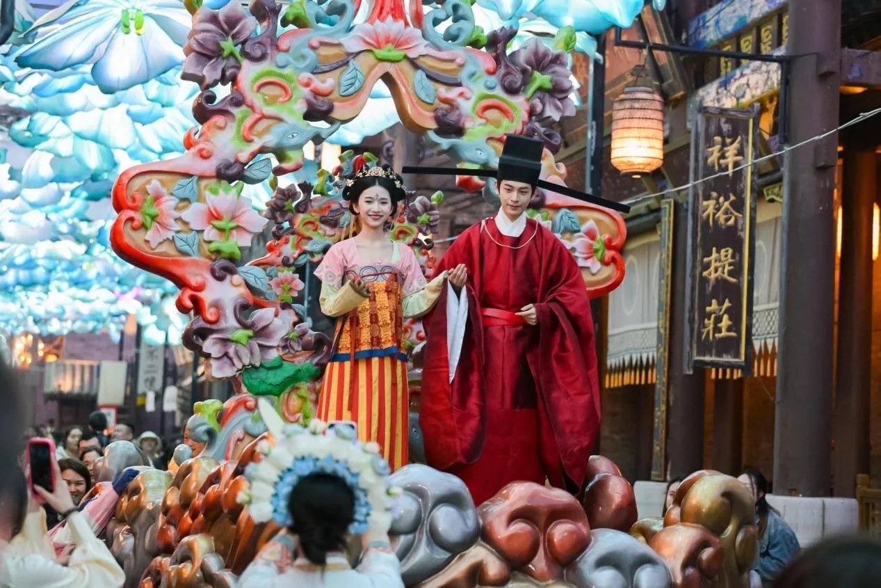 建業文旅兩景區清明節目足 人氣旺