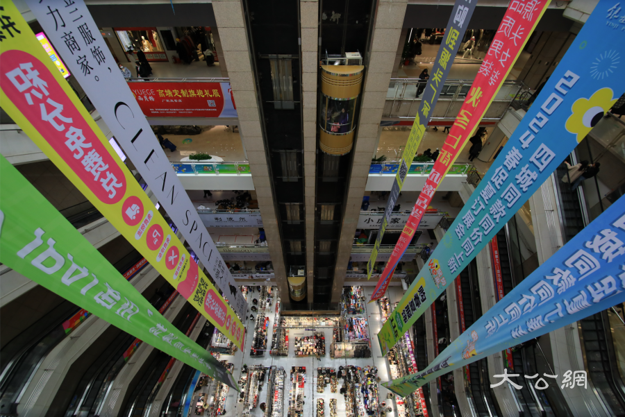 东盟客人在郑州买买买，刷刷刷很方便