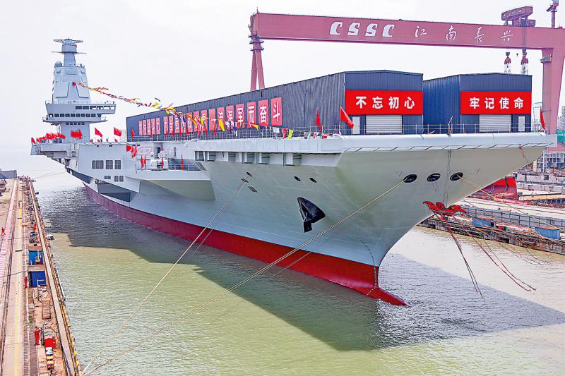 福建舰海试在即 主战机“全家福”亮相