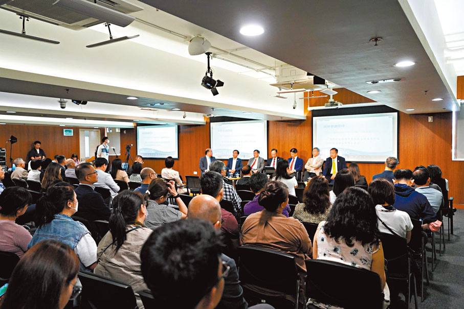 港区高教界政协委员分享两会见闻