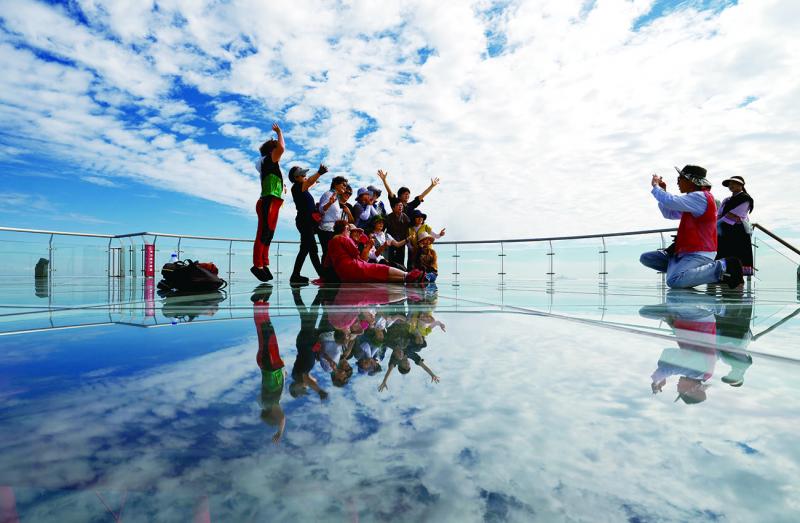 打造文旅航母 发力万亿产业 