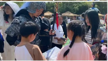 眾遊客五一相聚許昌灞陵橋 感受非凡三國