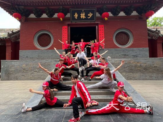俄罗斯武术青少年友好访华团访问河南