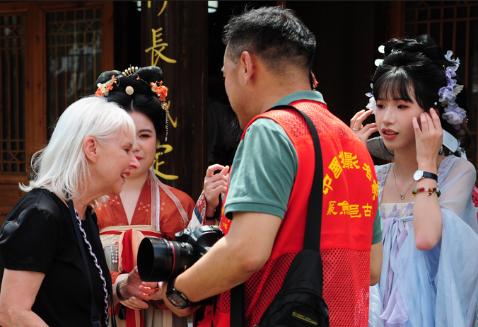 摄影名家采风洛阳洛邑古城 聚焦汉服文化