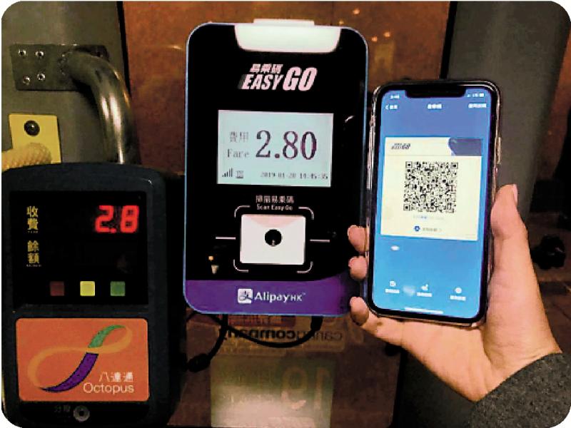 游客搭小巴的故事