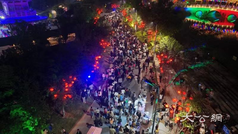 端午节假期，河南睢县凤栖湖景区人气旺