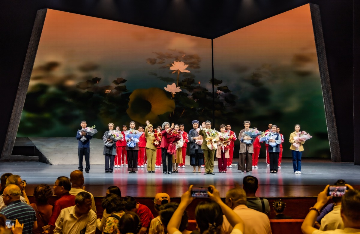 国家京剧院现代京剧《老阿姨》盛大首演