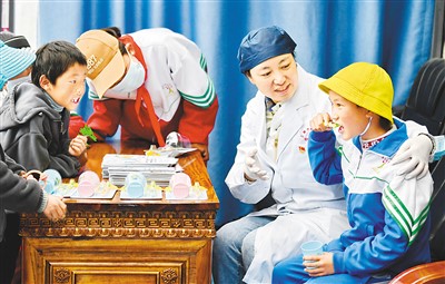 “小口腔”有“大文章”（呵护幼苗成长）