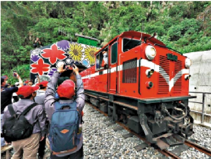 中断15年 阿里山小火车将全线复驶