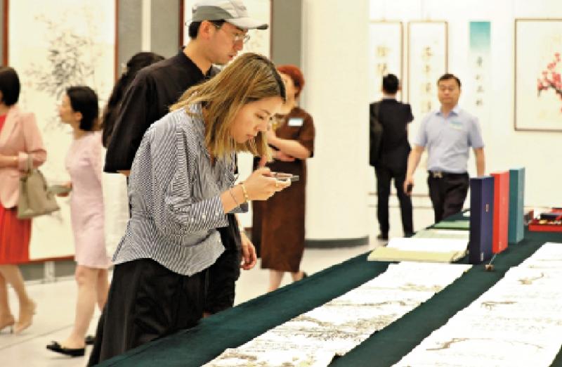 ﻿创作大尺幅作品不易