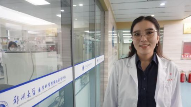 说方言吃烩面 哈萨克斯坦留学生变