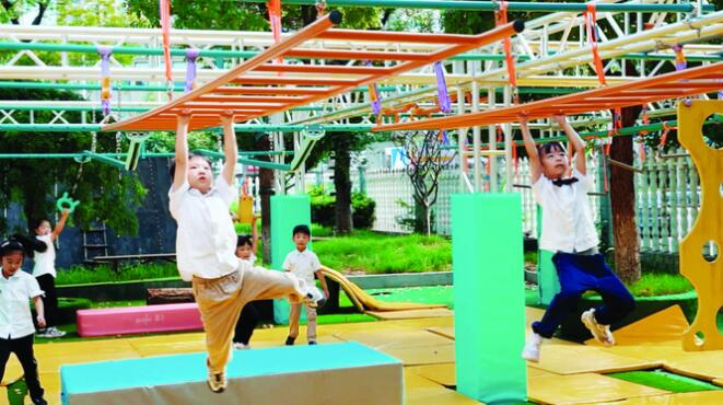 幼儿园暑期班开设“硬核体能课” 小手磨出老茧，孩子很开心，家长更开心