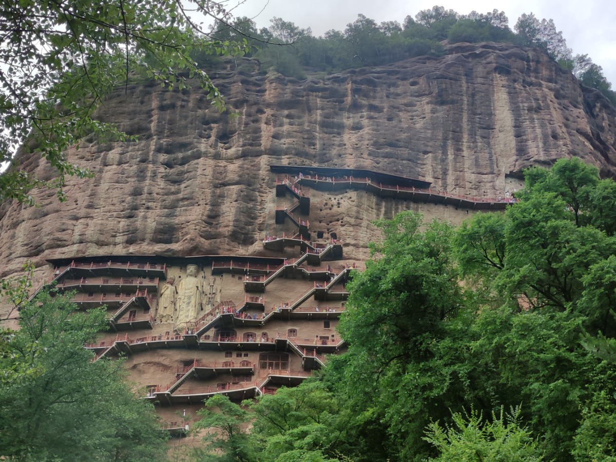 麦积山壁立千仞 石窟艺术传千古