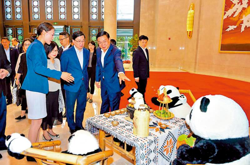 中央送贈大熊貓 消息：9月26日抵港 