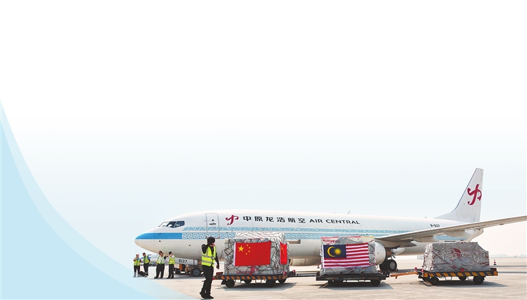 马来西亚鲜食榴莲首航落地河南