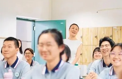 为乡村孩子撑起一片绿荫（快评）