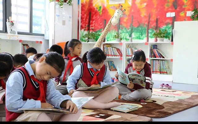 图书馆中的学校：让阅读如呼吸般自然 ——聚焦学校图书馆的价值重塑与深度应用