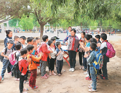 扎根边疆，书写青春之歌（千行百业看海归）