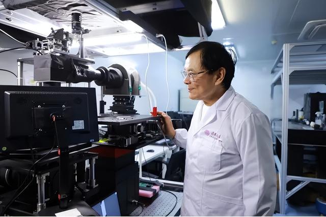 清华大学团队研制成功超级显微镜