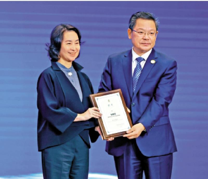 敦煌文博會 何超瓊受聘「敦煌文化傳播大使」