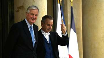 法国新一届政府正式投入运作