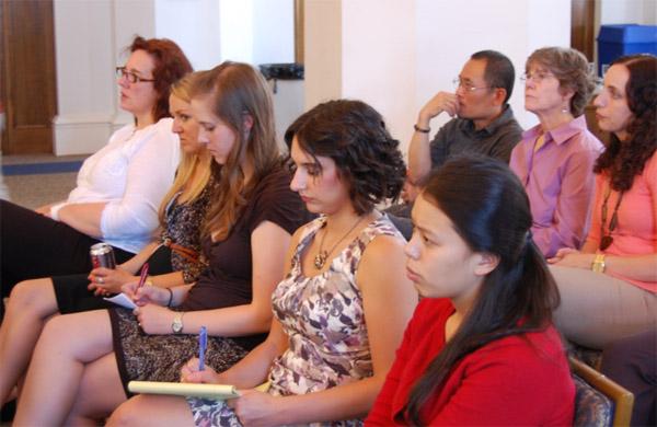 中国藏学家交流团访问法国