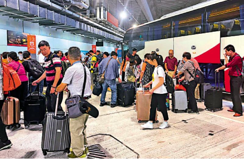 口岸点对点送启德登船 内地邮轮客赞好