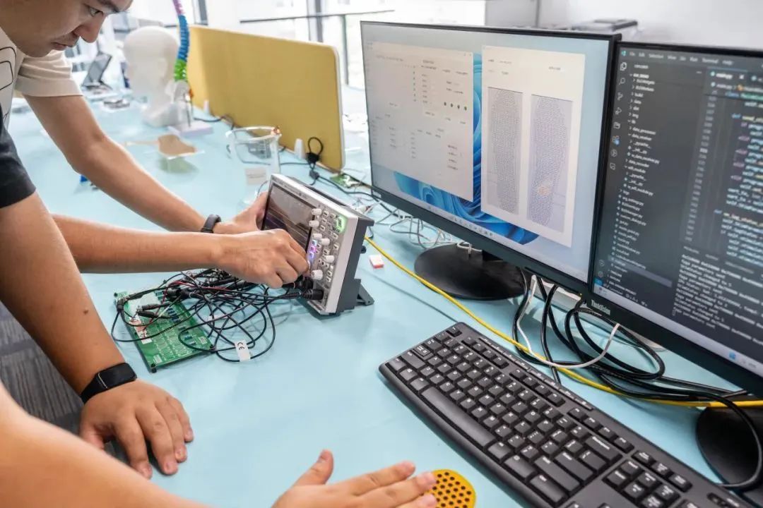 复旦大学团队脑脊接口研究获突破，有望助瘫痪者重新行走