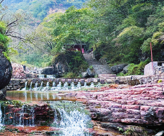 新乡南太行关山景区：独特魅力与卓越风姿