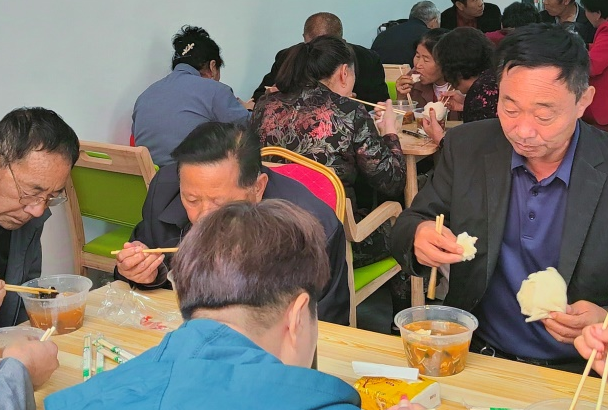 河南泌阳县：助餐服务打造“温馨角落” 方便老人尽享“舌尖幸福”