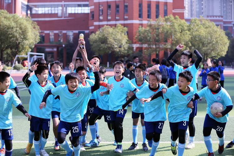 从“要我锻练”变为“我要锻练”（特写）