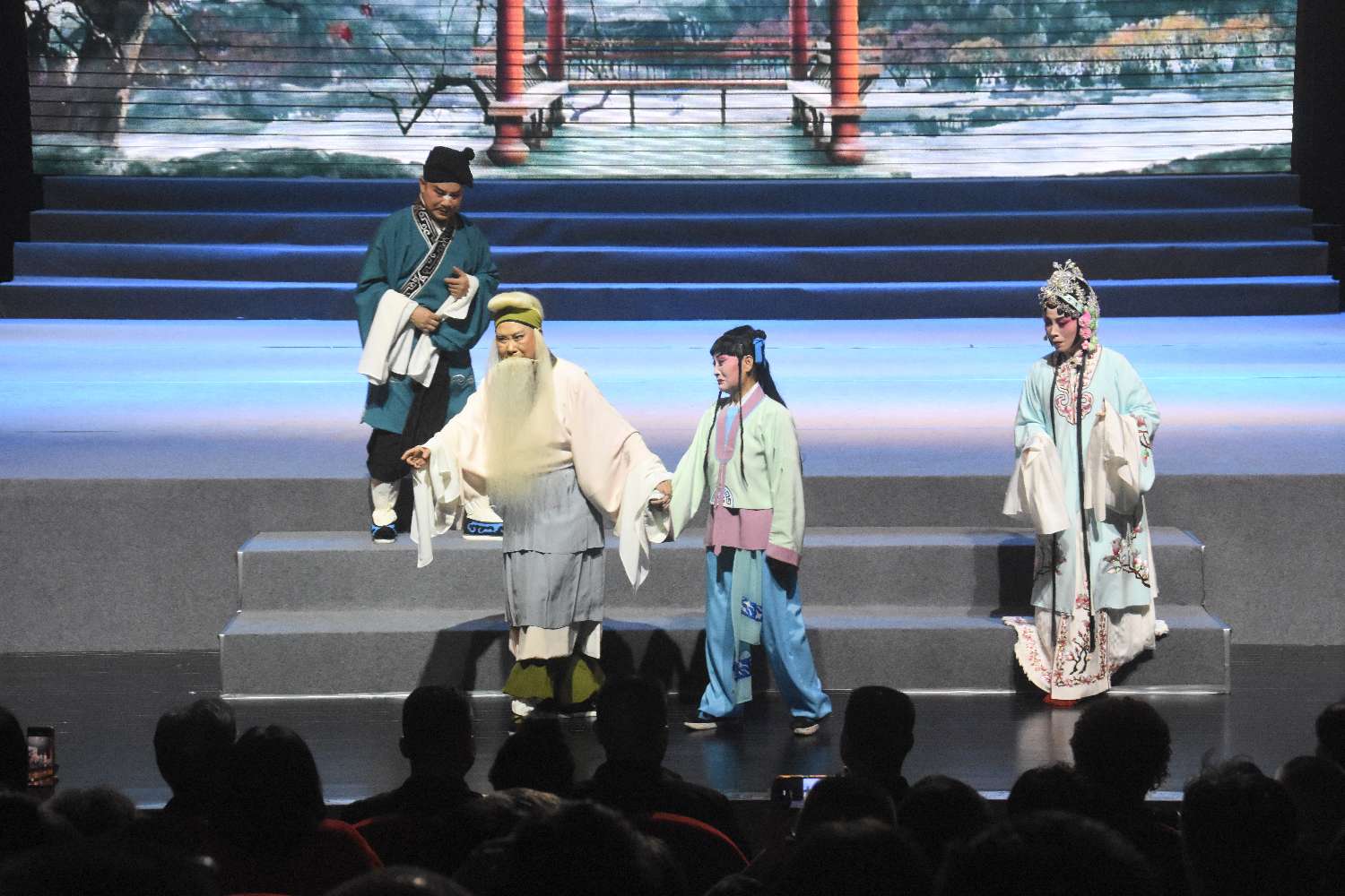 沉浸式豫劇演出感動重慶觀眾獲好評