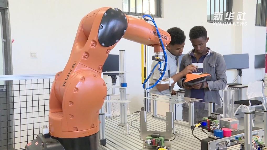 以更高站位谋划职业教育发展