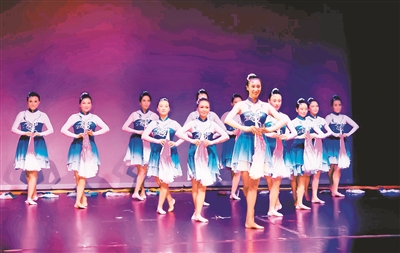 在英国推广中国舞