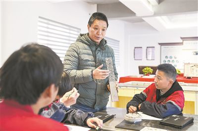 职校学非遗 传承酝匠心