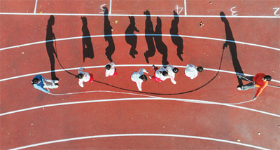 以体树人 发展学校体育