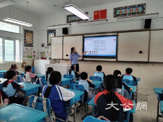 “在新学校里上课很安心”