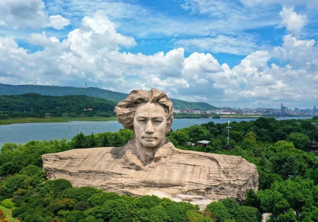 王鵬 | 詩神毛澤東