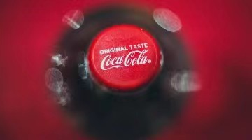 可口可乐亚太市场销量下滑，C位风波又引公关危机