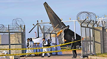 ﻿韩国空难疑点多 机场设计引质疑